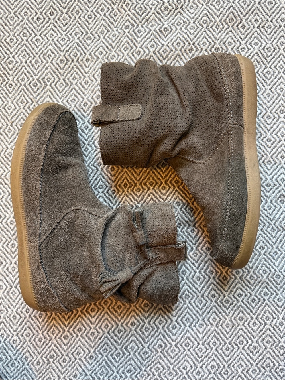 American Eagle Outfitters Brown Suede Tassel Faux-Fur Lined Ankle Boots